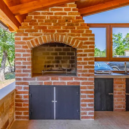Pepi House Peroj