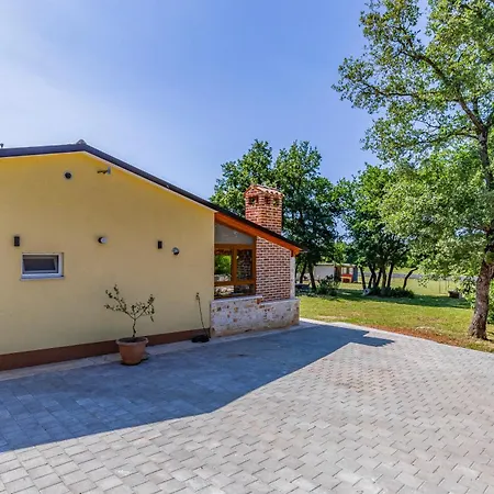 Pepi House Peroj