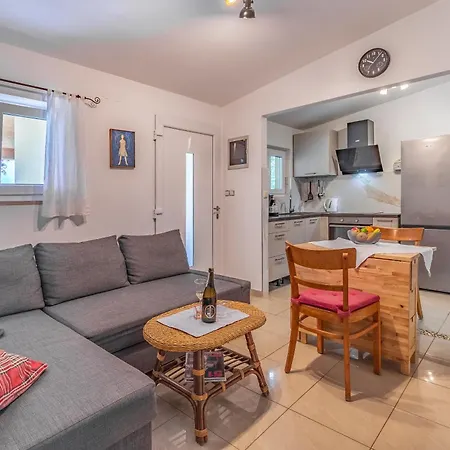 Pepi House Peroj